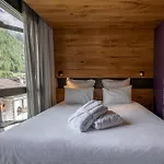 阿尔皮纳埃克莱克蒂克酒店