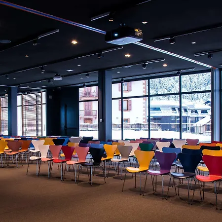 阿尔皮纳埃克莱克蒂克酒店