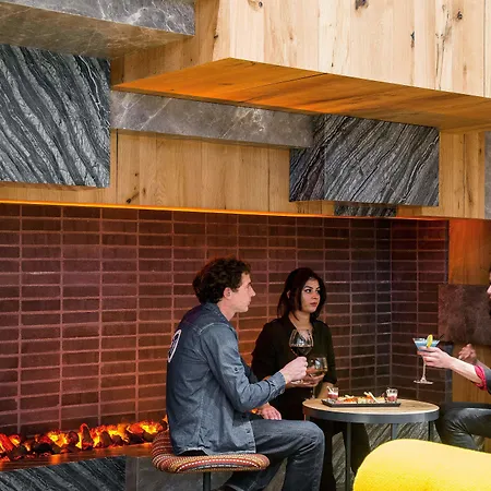 阿尔皮纳埃克莱克蒂克酒店 酒店